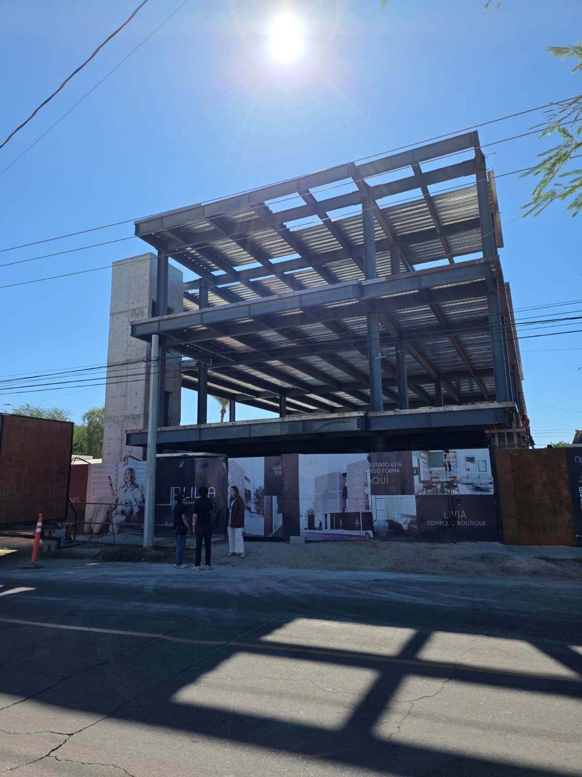 Estructura metálica del edificio LIVIA en Mexicali con núcleo de concreto